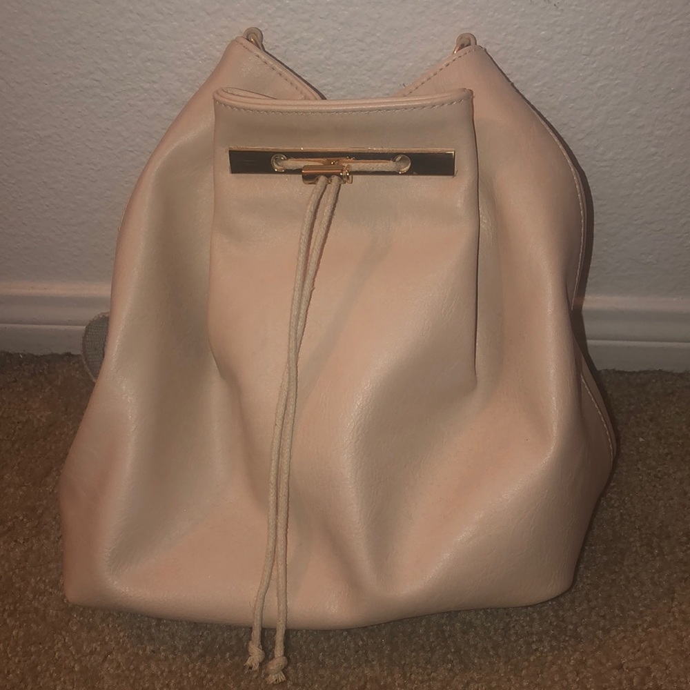 Casual backpack with adjustable straps!